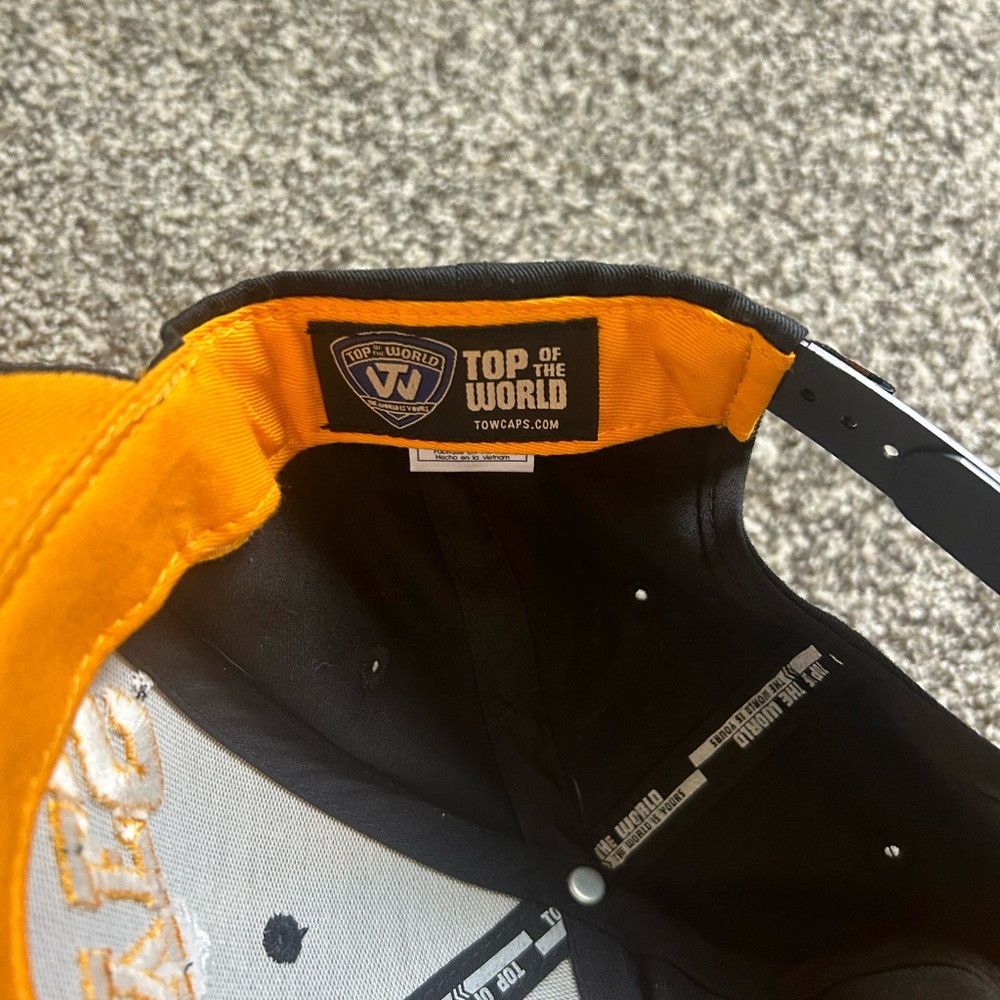 Iowa Hawkeyes hat - Picture 3 of 4